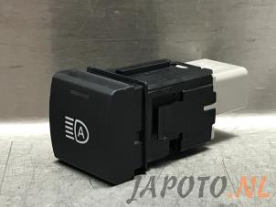 Gebruikte Schakelaar (diversen) Toyota Yaris IV (P21/PA1/PH1) 1.5 12V Hybrid 115 Prijs € 15,70 Margeregeling aangeboden door Japoto Parts B.V.