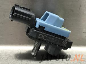 Gebruikte Airbag Sensor Toyota Yaris IV (P21/PA1/PH1) 1.5 12V Hybrid 115 Prijs € 26,24 Margeregeling aangeboden door Japoto Parts B.V.