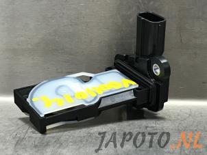 Gebruikte Luchtmassameter Toyota Yaris IV (P21/PA1/PH1) 1.5 12V Hybrid 115 Prijs € 36,70 Margeregeling aangeboden door Japoto Parts B.V.