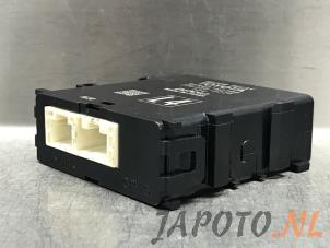 Gebruikte Ruitenwisser Module Toyota Yaris IV (P21/PA1/PH1) 1.5 12V Hybrid 115 Prijs € 36,70 Margeregeling aangeboden door Japoto Parts B.V.