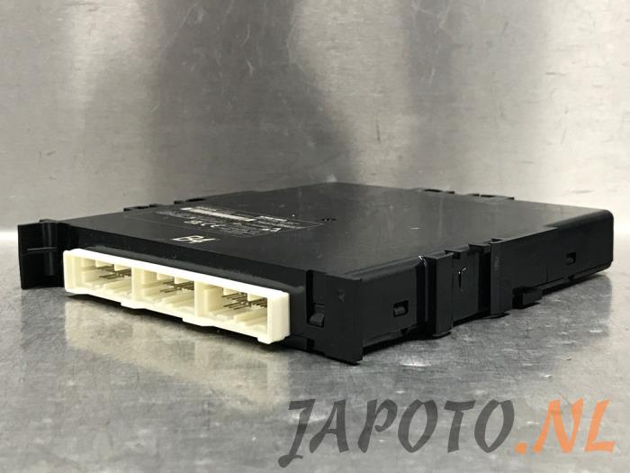 Gebruikte Smart entry computer Toyota Yaris IV (P21/PA1/PH1) 1.5 12V Hybrid 115 Prijs € 104,95 Margeregeling aangeboden door Japoto Parts B.V.