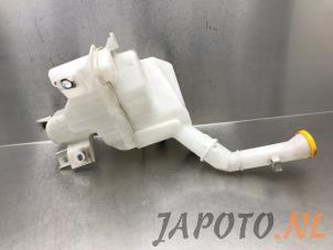 Gebruikte Ruitensproeiertank voor Mazda 3 Sport (BL14/BLA4/BLB4) 2.3i MPS Turbo 16V Prijs € 41,95 Margeregeling aangeboden door Japoto Parts B.V.