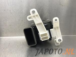 Gebruikte Accu ventilator Toyota Yaris IV (P21/PA1/PH1) 1.5 12V Hybrid 115 Prijs € 78,74 Margeregeling aangeboden door Japoto Parts B.V.