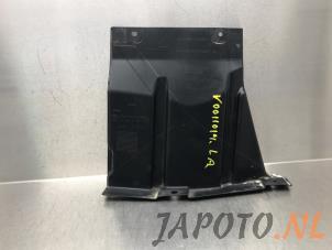 Gebruikte Spatlap Toyota Yaris IV (P21/PA1/PH1) 1.5 12V Hybrid 115 Prijs € 15,74 Margeregeling aangeboden door Japoto Parts B.V.