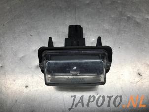 Gebruikte Kenteken Verlichting Toyota Yaris IV (P21/PA1/PH1) 1.5 12V Hybrid 115 Prijs € 15,70 Margeregeling aangeboden door Japoto Parts B.V.