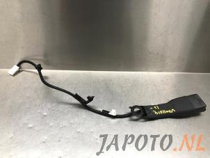 Gebruikte Veiligheidsgordel Insteek links-voor Toyota Yaris IV (P21/PA1/PH1) 1.5 12V Hybrid 115 Prijs € 31,49 Margeregeling aangeboden door Japoto Parts B.V.