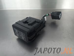 Gebruikte Zekeringkast Mitsubishi Eclipse Cross (GK/GL) 2.4 16V PHEV 4x4 Prijs € 52,49 Margeregeling aangeboden door Japoto Parts B.V.