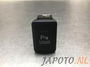 Gebruikte PDC Schakelaar Mitsubishi Eclipse Cross (GK/GL) 2.4 16V PHEV 4x4 Prijs € 26,20 Margeregeling aangeboden door Japoto Parts B.V.