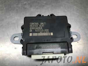 Gebruikte Stoelverwarmings module Mitsubishi Eclipse Cross (GK/GL) 2.4 16V PHEV 4x4 Prijs € 78,70 Margeregeling aangeboden door Japoto Parts B.V.