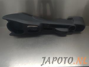 Gebruikte Middenconsoles Toyota Yaris III (P13) 1.5 16V Hybrid Prijs € 52,49 Margeregeling aangeboden door Japoto Parts B.V.