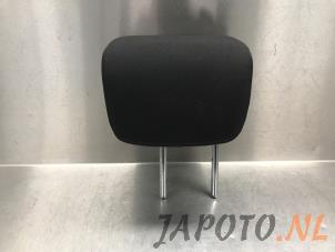Gebruikte Hoofdsteun Toyota Yaris III (P13) 1.5 16V Hybrid Prijs € 26,20 Margeregeling aangeboden door Japoto Parts B.V.