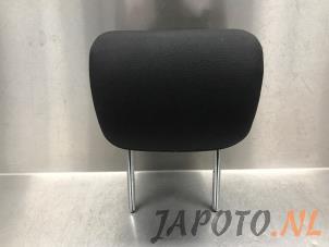 Gebruikte Hoofdsteun Toyota Yaris III (P13) 1.5 16V Hybrid Prijs € 26,20 Margeregeling aangeboden door Japoto Parts B.V.