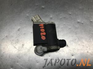 Gebruikte Ruitensproeierpomp voor Hyundai Veloster 1.6 GDI 16V Prijs € 20,95 Margeregeling aangeboden door Japoto Parts B.V.