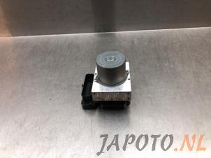 Gebruikte ABS Pomp Toyota Yaris IV (P21/PA1/PH1) 1.5 12V Hybrid 115 Prijs € 157,45 Margeregeling aangeboden door Japoto Parts B.V.