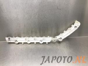 Gebruikte Bumpersteun links-achter Mitsubishi Outlander (GF/GG) 2.0 16V PHEV 4x4 Prijs € 20,95 Margeregeling aangeboden door Japoto Parts B.V.