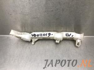 Gebruikte Bumpersteun links-voor Mitsubishi Outlander (GF/GG) 2.0 16V PHEV 4x4 Prijs € 26,20 Margeregeling aangeboden door Japoto Parts B.V.