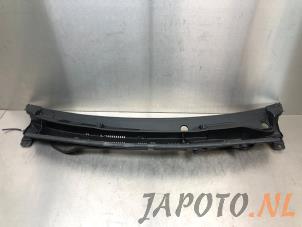 Gebruikte Paravent Toyota Yaris IV (P21/PA1/PH1) 1.5 12V Hybrid 115 Prijs € 131,20 Margeregeling aangeboden door Japoto Parts B.V.