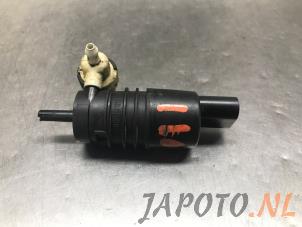 Gebruikte Ruitensproeierpomp voor Honda Civic Tourer (FK) 1.6 i-DTEC Advanced 16V Prijs € 20,95 Margeregeling aangeboden door Japoto Parts B.V.