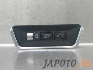 Gebruikte Schakelaar achterklep Lynk &amp; Co 01 1.5 PHEV Prijs € 36,70 Margeregeling aangeboden door Japoto Parts B.V.