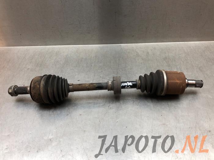 Gebruikte Aandrijfas links-voor Honda FR-V (BE) 1.7 16V Prijs € 52,45 Margeregeling aangeboden door Japoto Parts B.V.