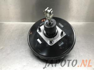 Gebruikte Rembooster Mitsubishi Space Star (A0) 1.0 12V Prijs € 47,24 Margeregeling aangeboden door Japoto Parts B.V.