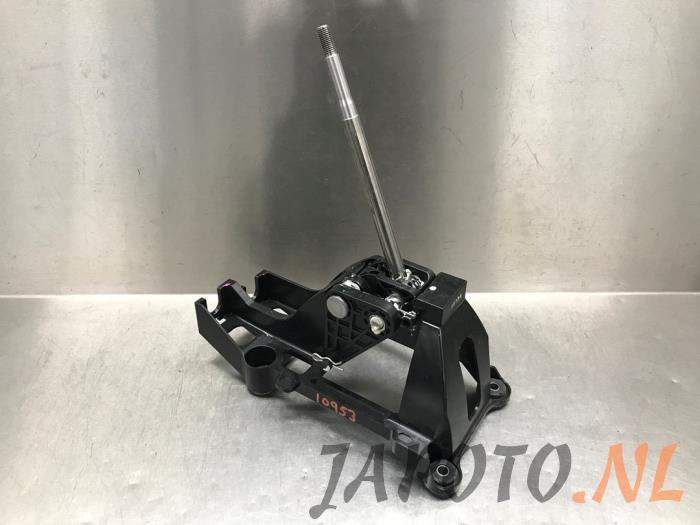 Gebruikte Schakelmechaniek Mitsubishi Space Star (A0) 1.0 12V Prijs € 26,24 Margeregeling aangeboden door Japoto Parts B.V.