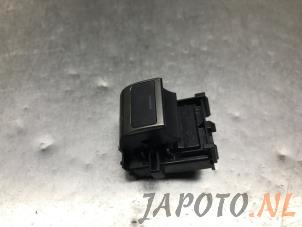 Gebruikte Ruit schakelaar elektrisch Lexus LBX 1.5 Hybrid 2WD Prijs € 36,70 Margeregeling aangeboden door Japoto Parts B.V.
