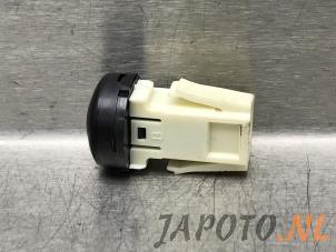 Gebruikte Lichtsensor Toyota Corolla (E21/EA1/EH1) 1.8 16V Hybrid Prijs € 26,24 Margeregeling aangeboden door Japoto Parts B.V.