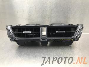 Gebruikte Luchtrooster Dashboard Toyota Corolla (E21/EA1/EH1) 1.8 16V Hybrid Prijs € 41,95 Margeregeling aangeboden door Japoto Parts B.V.