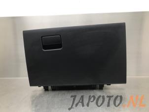 Gebruikte Handschoenenkastje Toyota Corolla (E21/EA1/EH1) 1.8 16V Hybrid Prijs € 78,70 Margeregeling aangeboden door Japoto Parts B.V.