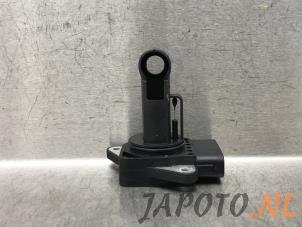 Gebruikte Luchthoeveelheidsmeter Toyota Yaris II (P9) 1.3 16V VVT-i Prijs € 36,70 Margeregeling aangeboden door Japoto Parts B.V.