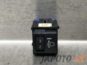 Gebruikte Schakelaar Koplamp Ihv Toyota Corolla (E21/EA1/EH1) 1.8 16V Hybrid Prijs € 15,74 Margeregeling aangeboden door Japoto Parts B.V.