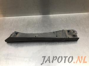 Gebruikte Dwarsbalk frontdeel Suzuki Splash 1.0 12V Prijs € 26,20 Margeregeling aangeboden door Japoto Parts B.V.