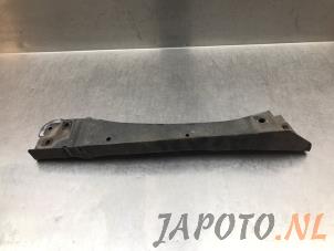 Gebruikte Dwarsbalk frontdeel Suzuki Splash 1.0 12V Prijs € 26,20 Margeregeling aangeboden door Japoto Parts B.V.