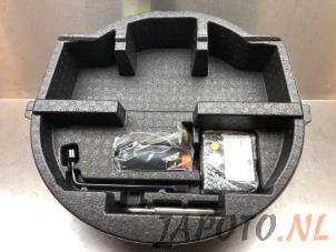 Gebruikte Banden reparatieset Toyota Yaris III (P13) 1.33 16V Dual VVT-I Prijs € 26,20 Margeregeling aangeboden door Japoto Parts B.V.