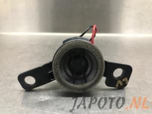 Gebruikte Tweeter Kia Niro I (DE) 1.6 GDI PHEV Prijs € 20,95 Margeregeling aangeboden door Japoto Parts B.V.