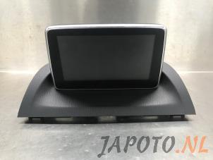 Gebruikte Display Multi Media regelunit Mazda 3 (BM/BN) 2.2 SkyActiv-D 150 16V Prijs € 367,45 Margeregeling aangeboden door Japoto Parts B.V.