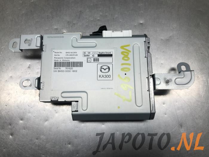Gebruikte Radio module Mazda 3 (BM/BN) 2.2 SkyActiv-D 150 16V Prijs € 209,95 Margeregeling aangeboden door Japoto Parts B.V.
