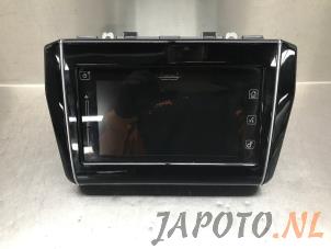 Gebruikte Display Multi Media regelunit Suzuki Swift (ZC/ZD) 1.2 Dual Jet 16V SHVS Prijs € 472,50 Margeregeling aangeboden door Japoto Parts B.V.