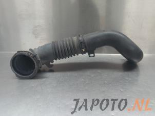Gebruikte Luchtinlaat slang Mazda 3 (BM/BN) 2.2 SkyActiv-D 150 16V Prijs € 26,20 Margeregeling aangeboden door Japoto Parts B.V.