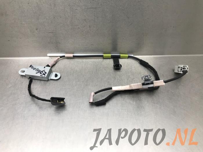 Gebruikte Antenne Mazda 3 (BM/BN) 2.2 SkyActiv-D 150 16V Prijs € 36,70 Margeregeling aangeboden door Japoto Parts B.V.