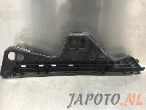 Gebruikte Bumpersteun links-achter Toyota Prius Plus (ZVW4) 1.8 Hybrid 16V Prijs € 26,20 Margeregeling aangeboden door Japoto Parts B.V.