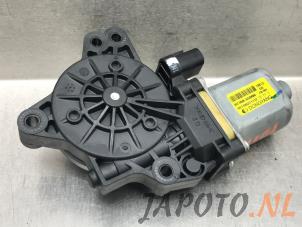 Gebruikte Motor electrisch raam Hyundai i30 (GDHB5) 1.6 GDI Blue 16V Prijs € 36,74 Margeregeling aangeboden door Japoto Parts B.V.