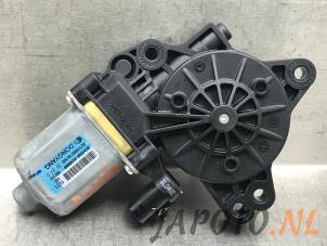 Gebruikte Motor electrisch raam Hyundai i30 (GDHB5) 1.6 GDI Blue 16V Prijs € 36,74 Margeregeling aangeboden door Japoto Parts B.V.