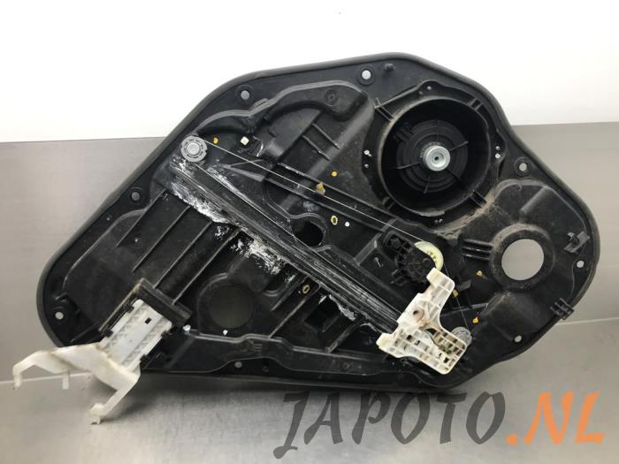 Ruitmechaniek 4Deurs rechts-achter van een Hyundai i30 (GDHB5) 1.6 GDI Blue 16V 2013