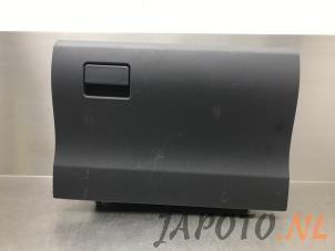 Gebruikte Handschoenenkastje Toyota Prius Plus (ZVW4) 1.8 Hybrid 16V Prijs € 52,45 Margeregeling aangeboden door Japoto Parts B.V.
