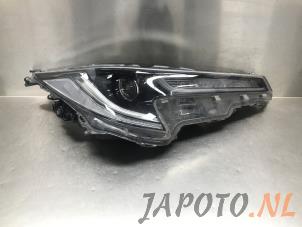 Gebruikte Koplamp rechts Toyota Corolla Touring Sport (E21/EH1) 1.8 16V Hybrid Prijs € 733,95 Margeregeling aangeboden door Japoto Parts B.V.