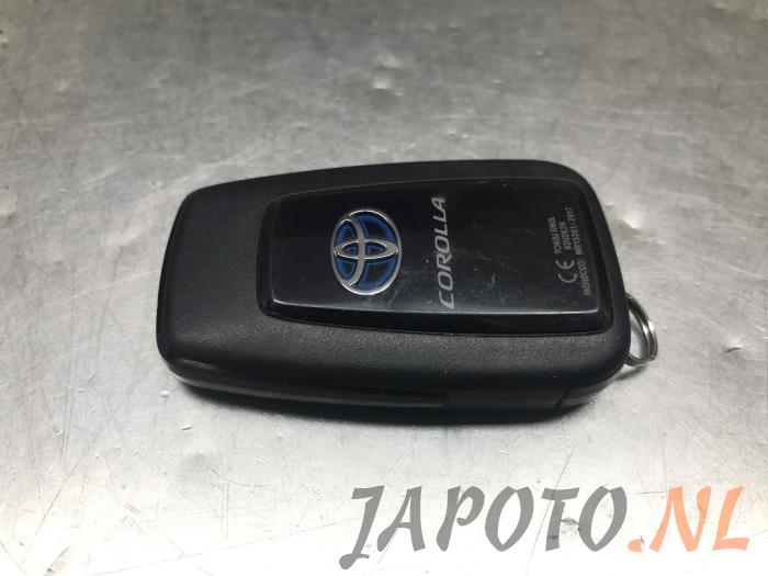 Gebruikte Sleutel Toyota Corolla Touring Sport (E21/EH1) 1.8 16V Hybrid Prijs € 78,70 Margeregeling aangeboden door Japoto Parts B.V.
