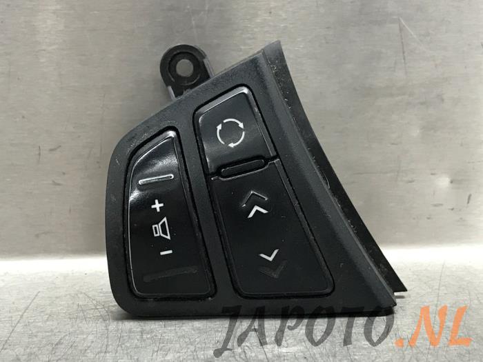 Gebruikte Schakelaar stuurbediening Hyundai i30 Crosswagon (WWH) 1.6 CVVT 16V Prijs € 26,20 Margeregeling aangeboden door Japoto Parts B.V.