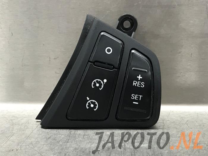 Gebruikte Schakelaar stuurbediening Hyundai i30 Crosswagon (WWH) 1.6 CVVT 16V Prijs € 26,20 Margeregeling aangeboden door Japoto Parts B.V.